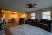 Quilter's retreat with 3 quilting spaces and 2 full bathrooms! - Wifi