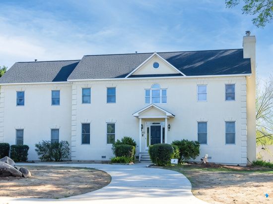 Large colonial style house in the most sought after area - Ballantyne.