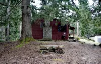 Historic Family Cabin Near Nisqually Entrance, Sleeps 3