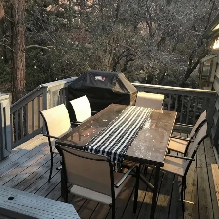 Cozy Family Friendly Lodge, 2 Games Rooms, Hot Tub, EV Charger