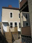 The Original Wrigleyville Coach House- Private 2 Story House in Heart of City - Bungalows