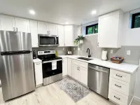 Newly Renovated, AC, Walkable, Central Downtown Bothell