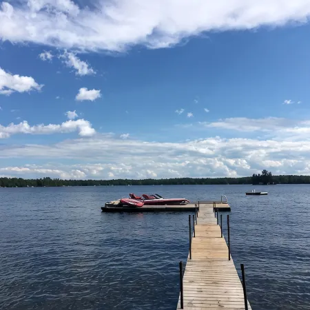 Sandy Beach Cottage on Chandos Lake