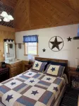 Kara Creek Queen Bed Cabin #9