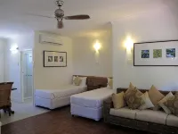 Villa Marine Holiday Apartments Cairns - Homestays