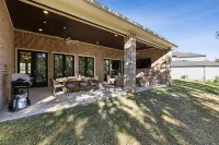 Luxury Family Estate near Dallas w/ games & outdoor living,  sleeps 22 - Wi-Fi