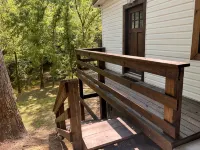 Creek View Retreat 3 Bedroom- 2 Full Bathroom.  Cozy home