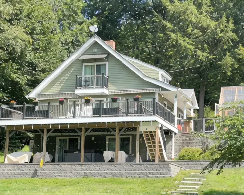 Winter Lakeside Retreat on Locke Lake — Stunning Views & Private Hot Tub Hotels in Barnstead