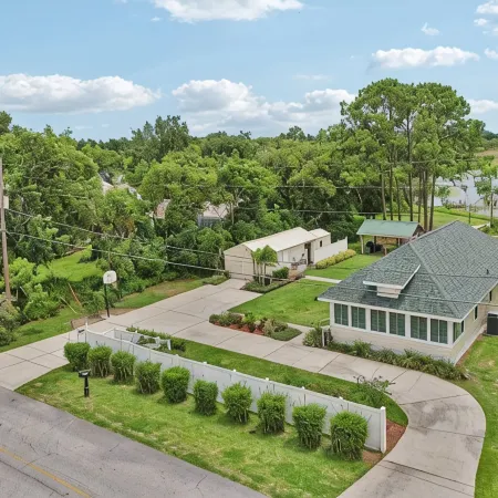 3 Bedroom Lakefront Retreat Near Downtown Tavares