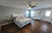 Lake House with Private Pool, Beach & Dock - breakfast