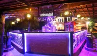 The Byke Old Anchor Beach Resort & Spa - bar