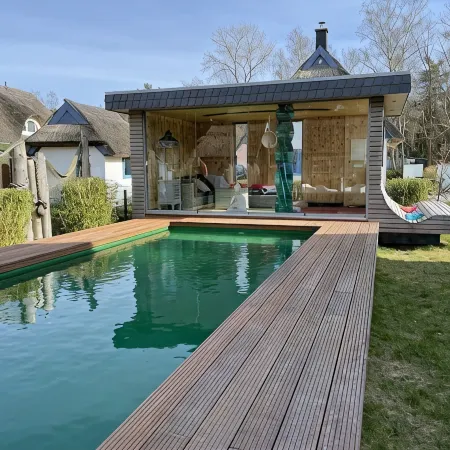 Thatched cottage for 8 people with an outdoor pool, near the beach & forest, sauna