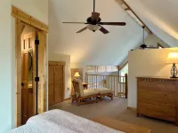 Stunning River-Side Cottage with Fire Pit! - 3つ星