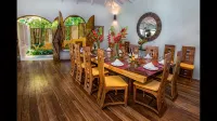 Roof Top Deck with Huge Views, 3 Pools, Chef Included, Game Room, Monkeys - Homestays