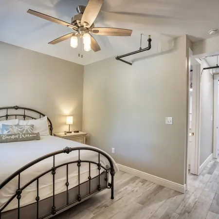 902 Howard Lofts