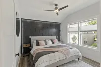 NEW!!! Modern cottage and perfect location! - 4-Star