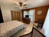 Log Cabin near Ocala and World Equestrian Center ideal for family retreats. - Hytter