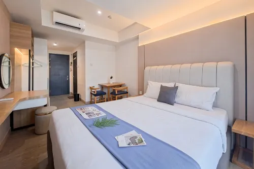 Wooden Tone Studio at Collins Boulevard Apartment By Travelio - 3-Star