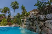 Beachfront Villa with pool & waterfall: Gorgeous sandy beach - maisons de vacances