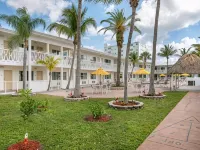 Downtown Hollywood Gardens Inn & Suites