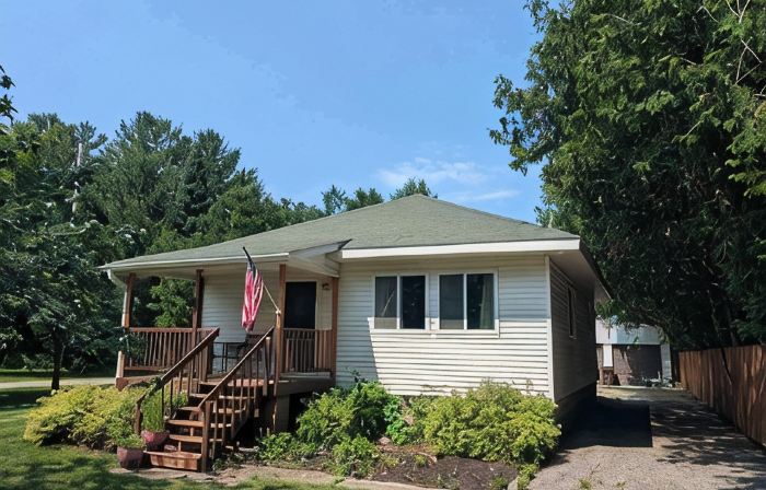Charming 2-bedroom home in delightful downtown Indian River