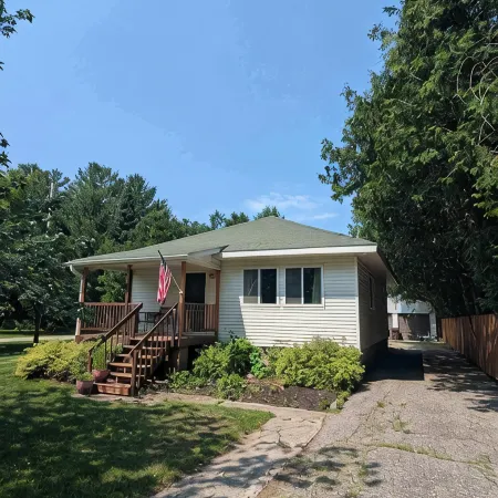 Charming 2-bedroom home in delightful downtown Indian River