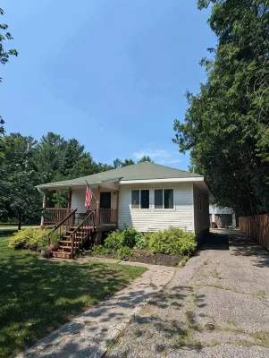 Charming 2-bedroom home in delightful downtown Indian River