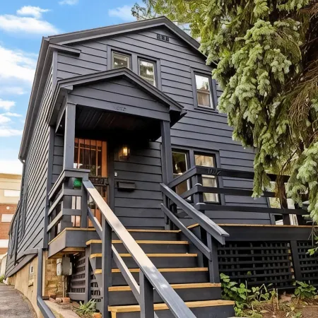 Cream City Lounge Parking AC Patio Pets Sleeps 11