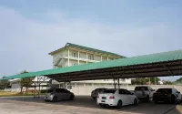J-House Phetchaburi - parking