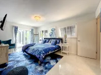 Cute canal front Cottage with dock & boat lift and pool ,short walk to the beach