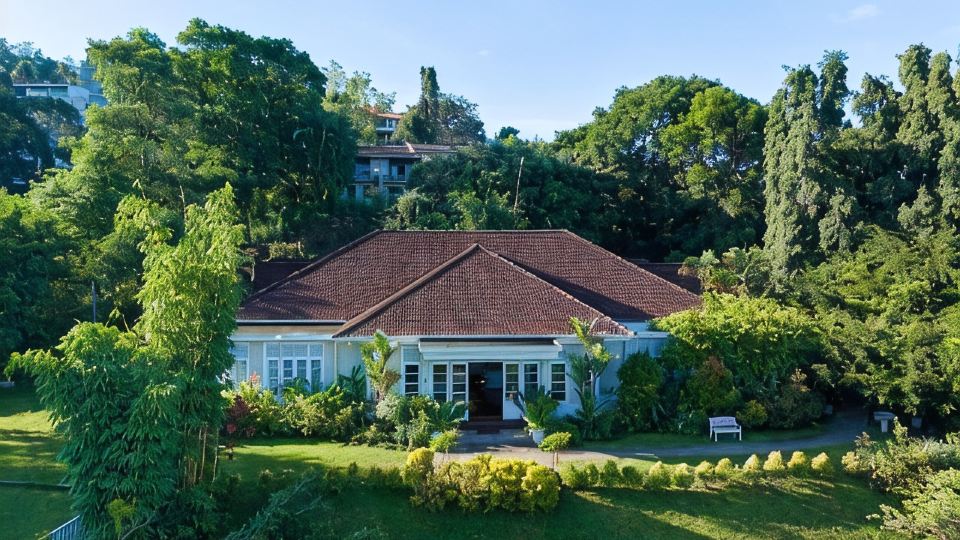 Castle Hill Bungalow by Seven Angels