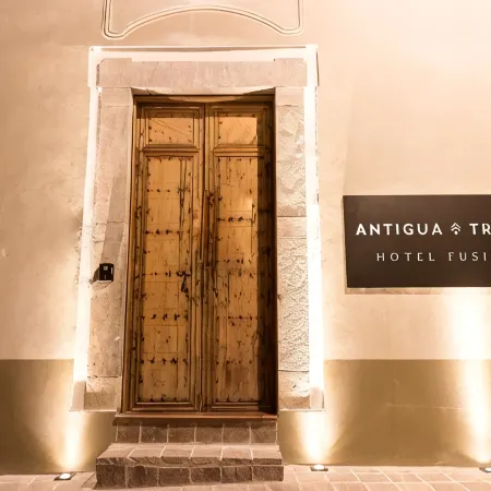 Antigua Trece Hotel Fusión