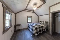 Tiny House w/Creek and Eagles