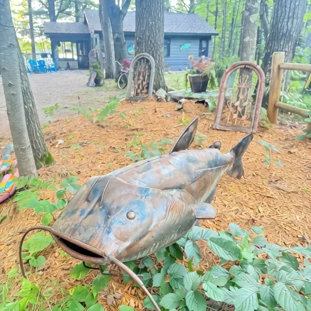 Cabin on lake . Pet friendly