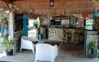 Omah Alchy Cottages - bar