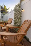 Tropical Vacation POOL Home in Melbourne, 7 mins to Beach - 3 ดาว