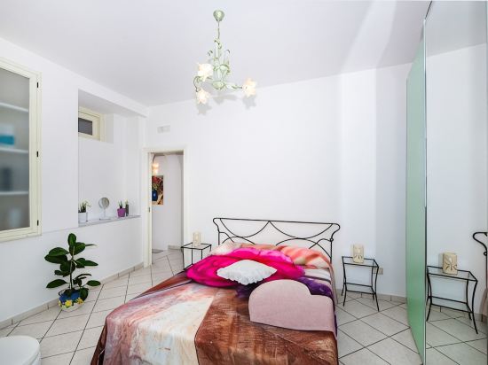 Villa Laura, amazing breakfast, private outdoor hot tub, Positano, Amalfi coast