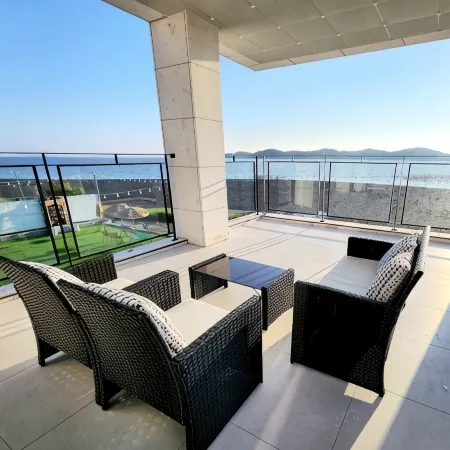 Daebudo Comma Pool Villa