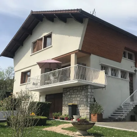 5 minutes from Annecy? Apartment on 2nd floor of a house with large garden