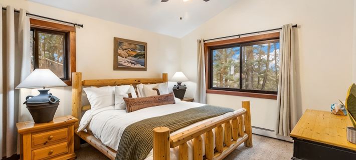 Bear Paw Haven-nestled in the trees. Pet & family friendly. HOT TUB, Free WiFi 特勒縣酒店