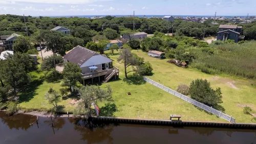 Canal Front 3 Bedroom Home / Newly Renovated - 3-Star