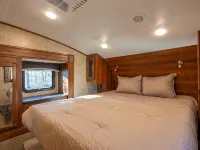 Luxury RV Retreat wd Firepit and Grille– Serene Wooded Stay Near Red River Gorge Hotels in Powell County