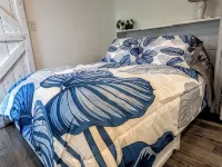 Tropical Privacy, Full Kitchen, Screened Lanai, Covered Parking, Fenced Yard Hotels in Holiday