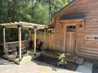 Romantic Cabin Hideaway — Outdoor Rain Shower, Soaking Tub & Fire Pit Hotels in Baldwin County