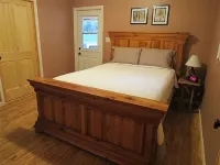 Secluded Rental Cabin on Southern Illinois Wine Trail, Private Hot Tub