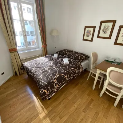 Fantastic-Inn Warszawa - CH30 Hotel dekat Taman Saxon