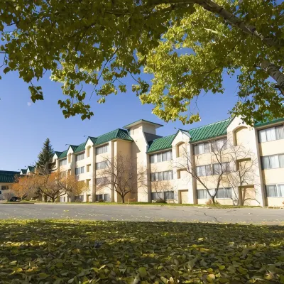 Amenida Residences Calgary Hotels near Southwest Calgary