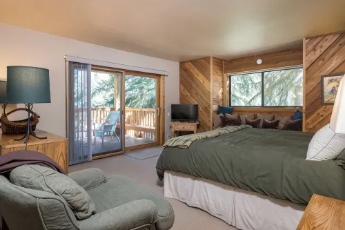 Cozy Family Sized Condo- Access to Pools and Other Summer Time Amenities