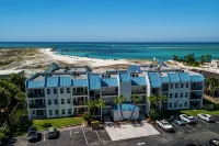 ~Beachfront ~ Spectacular View~Updated ~ Family Friendly~Great Location~ - บังกะโล