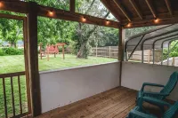 The Bird House – Charming Downtown Lebanon Stay, Pets Welcome! - 3-Star